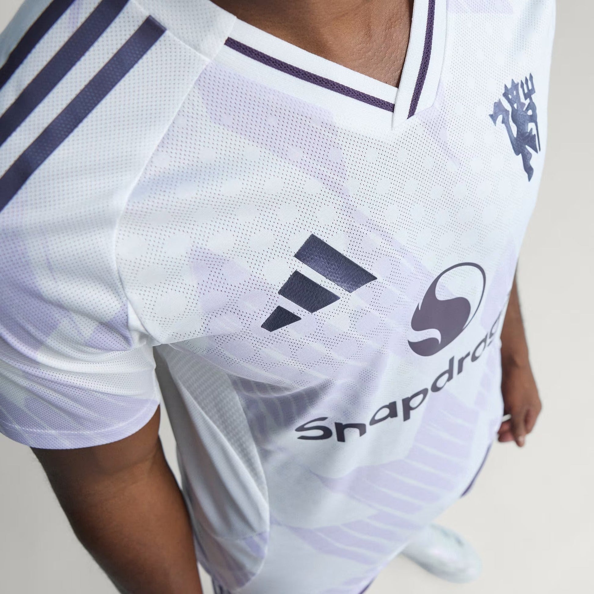 Camisa Adidas Manchester United 2025/26 II - imagem 9