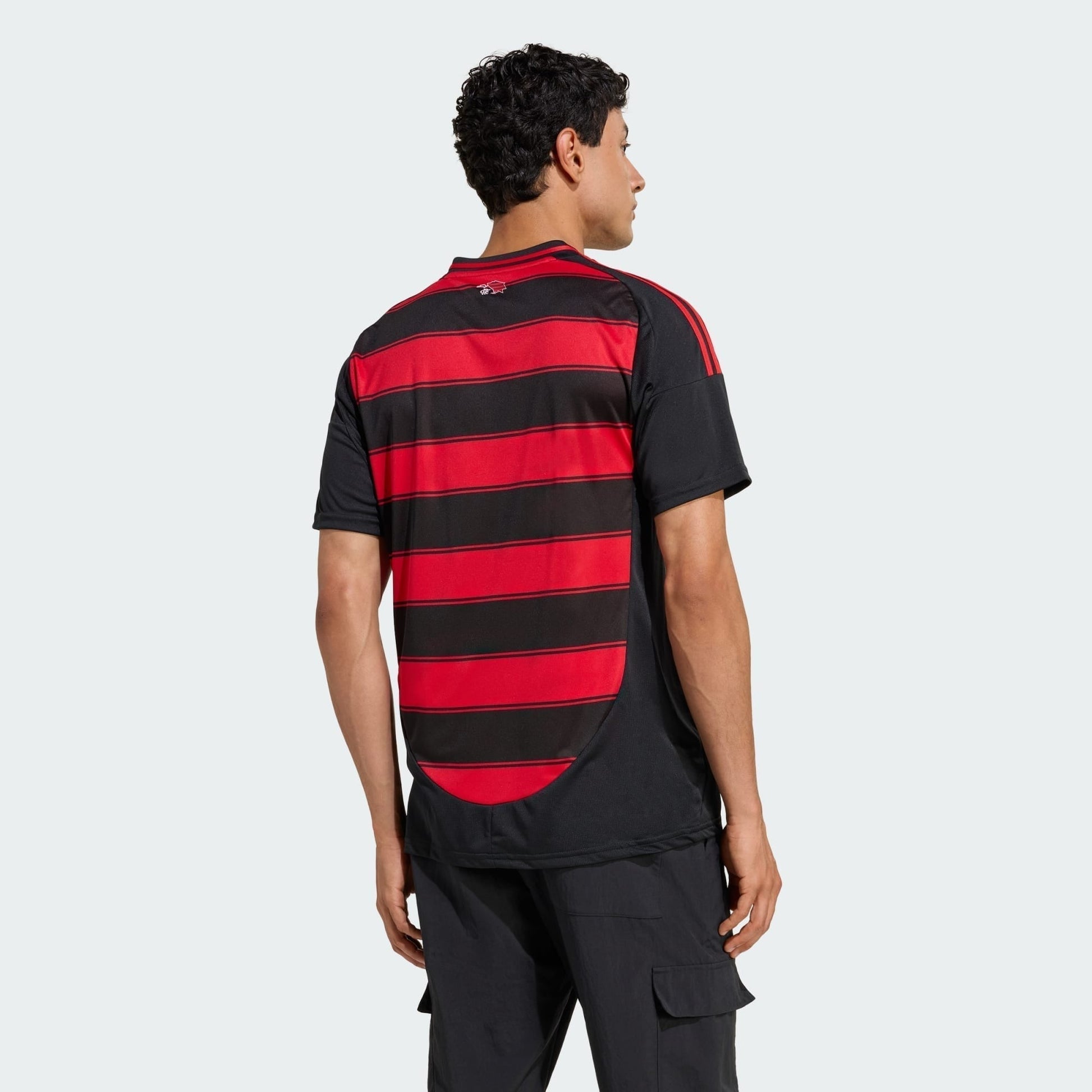 Camisa Adidas Flamengo 2025/26 I LÉO PEREIRA N° 4 - imagem 5