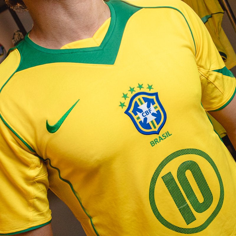 Camisa Retrô Brasil 2004 I Total 90 Ronaldinho [PRONTA ENTREGA] - imagem 3